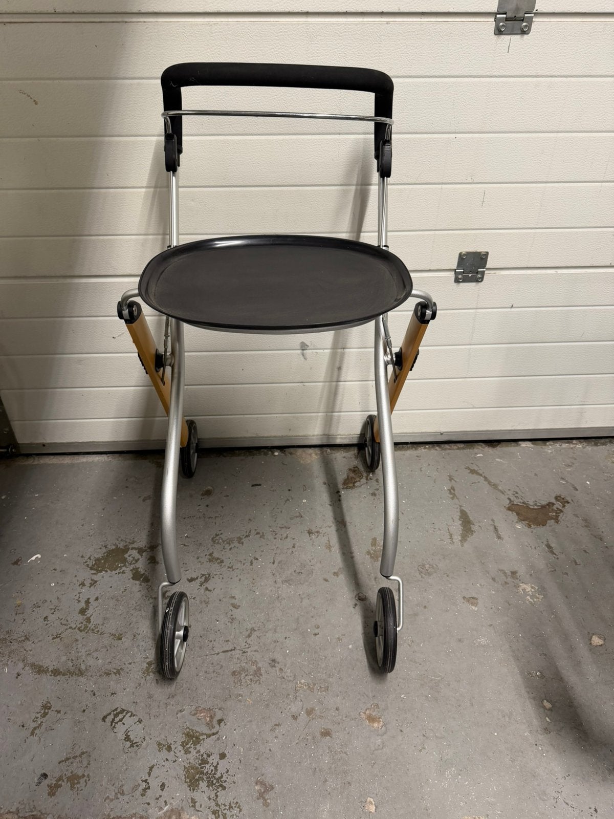 Trust rollator coor binnenshuis, Ophalen of Verzenden, Inklapbaar, Zo goed als nieuw, Duwrolstoel
