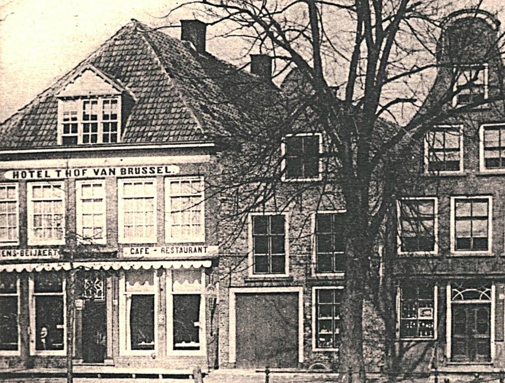 700099 Sluis Kade Hotel t Hof van Brussel Niet Gelopen, Ophalen of Verzenden, 1920 tot 1940, Ongelopen, Zeeland