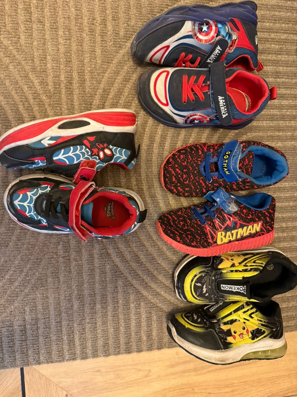 Gratis jongens schoenen - Spiderman & Pikachu, Ophalen, Gebruikt, Jongen, Schoenen