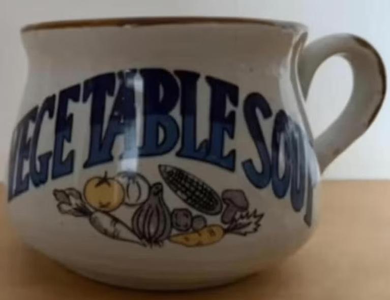 Soepkom vegetable soup, kom voor groentesoep, soep, Ophalen of Verzenden, Zo goed als nieuw, Kom(men), Overige stijlen