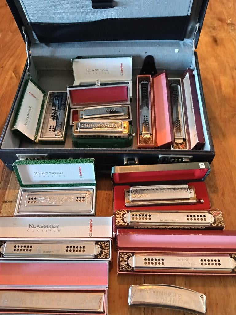 13 Mondharmonica's in koffer - Diverse toonsoorten, Ophalen of Verzenden, Gebruikt, Chromatisch, Met koffer of doosje
