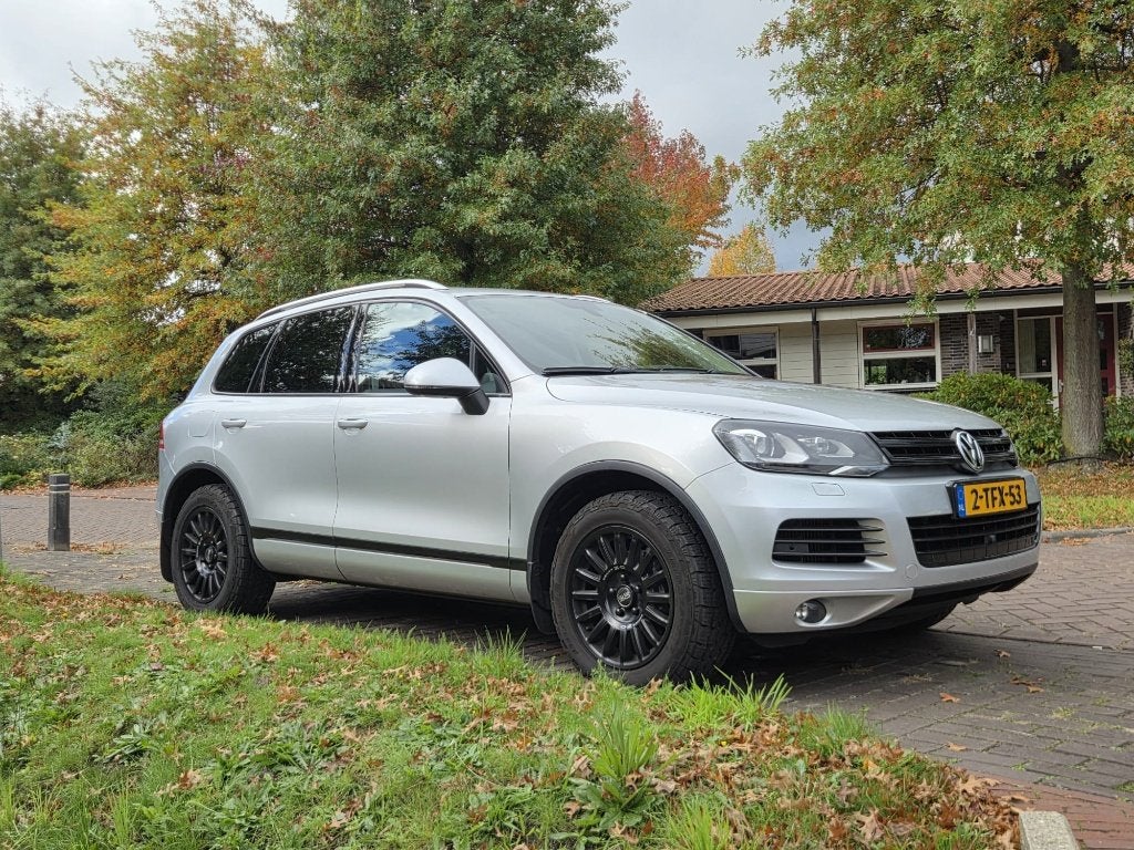 VW Touareg 3.0tdi / Pano / 360* / Luchtvering / Carplay, Automaat, Zwart, Leder, 205 pk