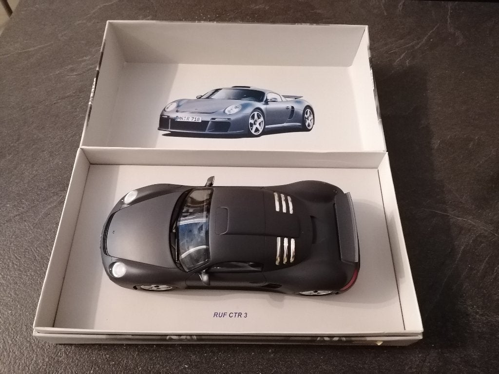 PORSCHE 1/18  SPARK, Ophalen of Verzenden, Zo goed als nieuw, Auto, Overige merken