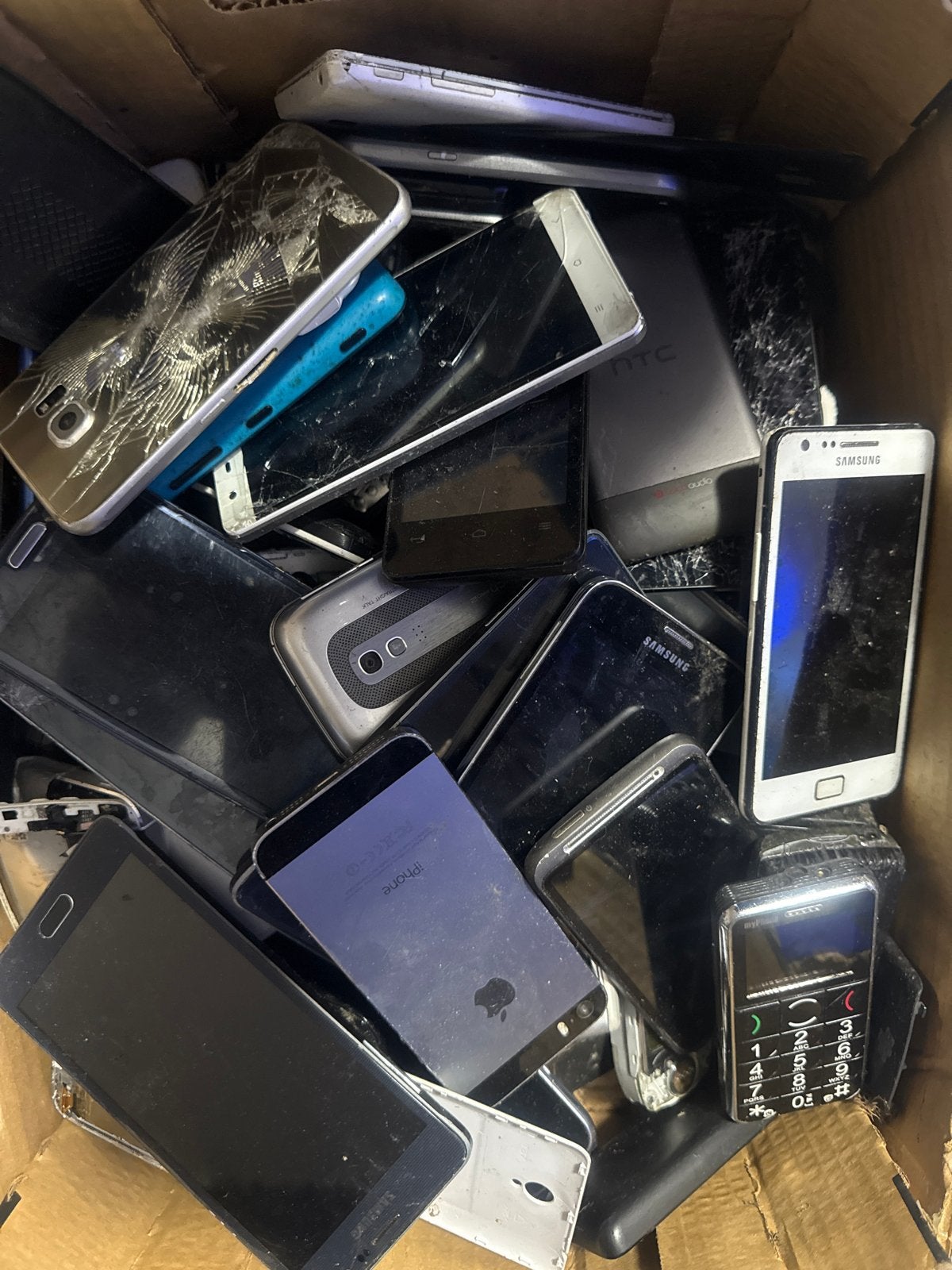Partij defecte smartphones en mobiele telefoons voor onderde, Overige modellen, Ophalen of Verzenden, Zonder simlock, Niet werkend