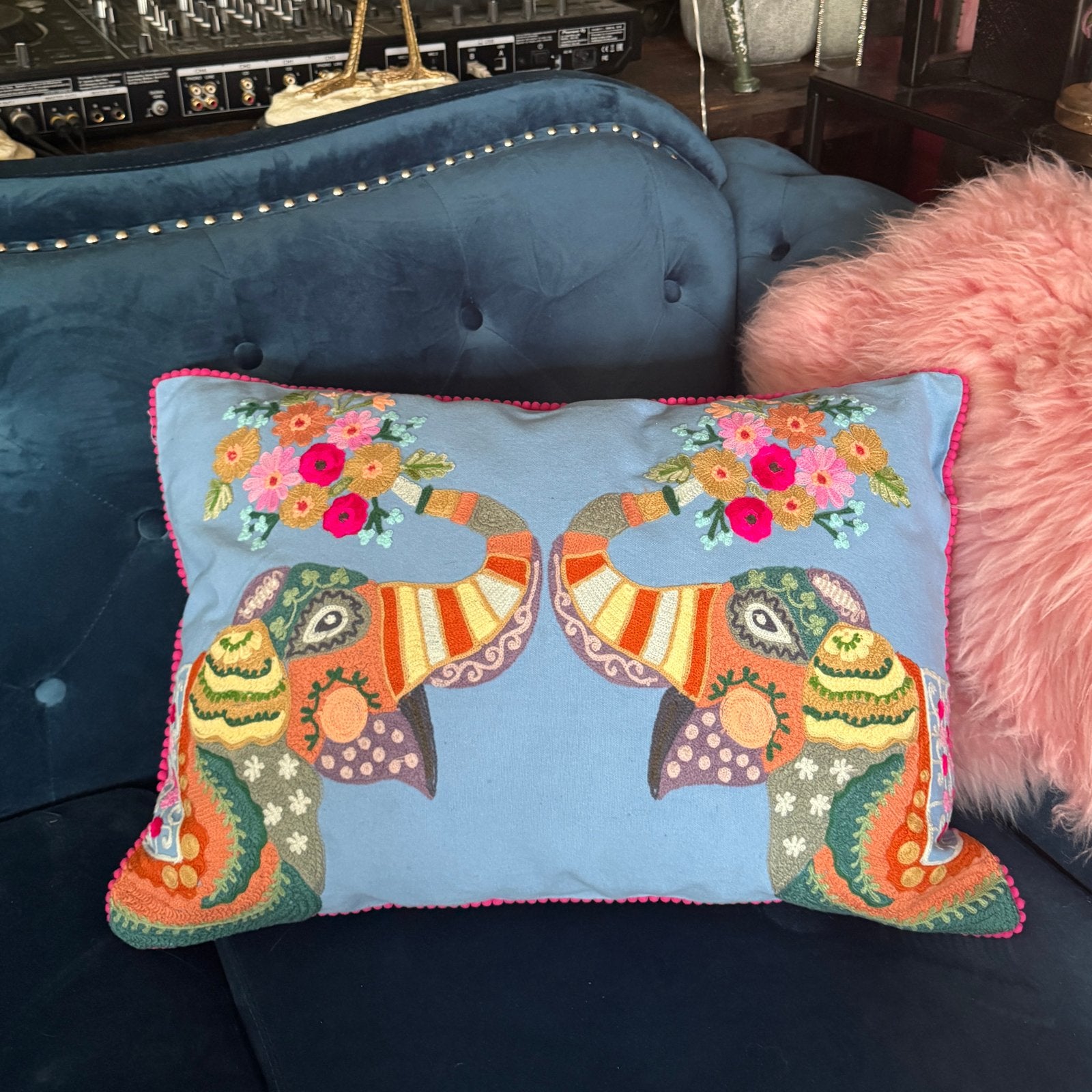 Nieuw kussen met olifantenprint en roze bies, Huis en Inrichting, Overige merken, Meerkleurig, Met print, Nieuw