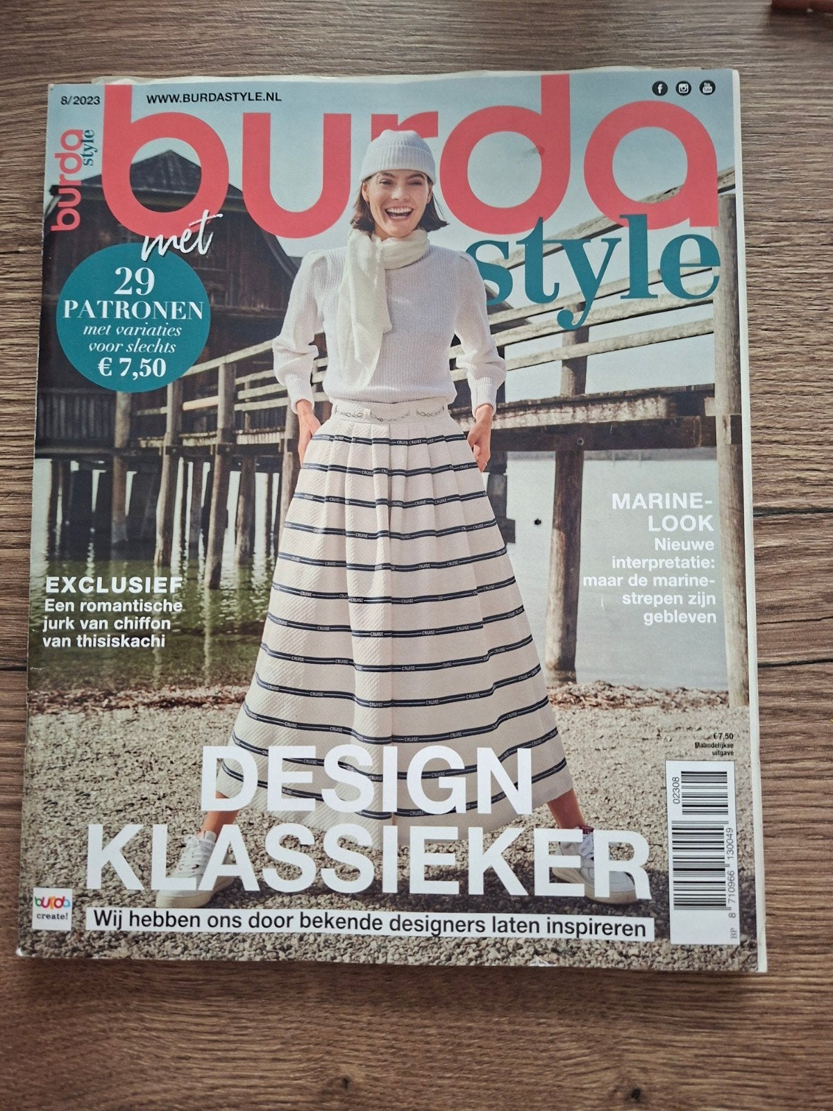 Burda Style augustus 2023 - patronen voor dameskleding, Hobby en Vrije tijd, Overige typen, Vrouw, Zo goed als nieuw, Burda
