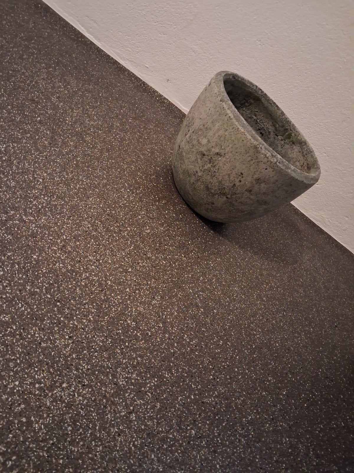 Gebruikte bloempot van steen, Steen, Gebruikt, Rond, Minder dan 40 cm