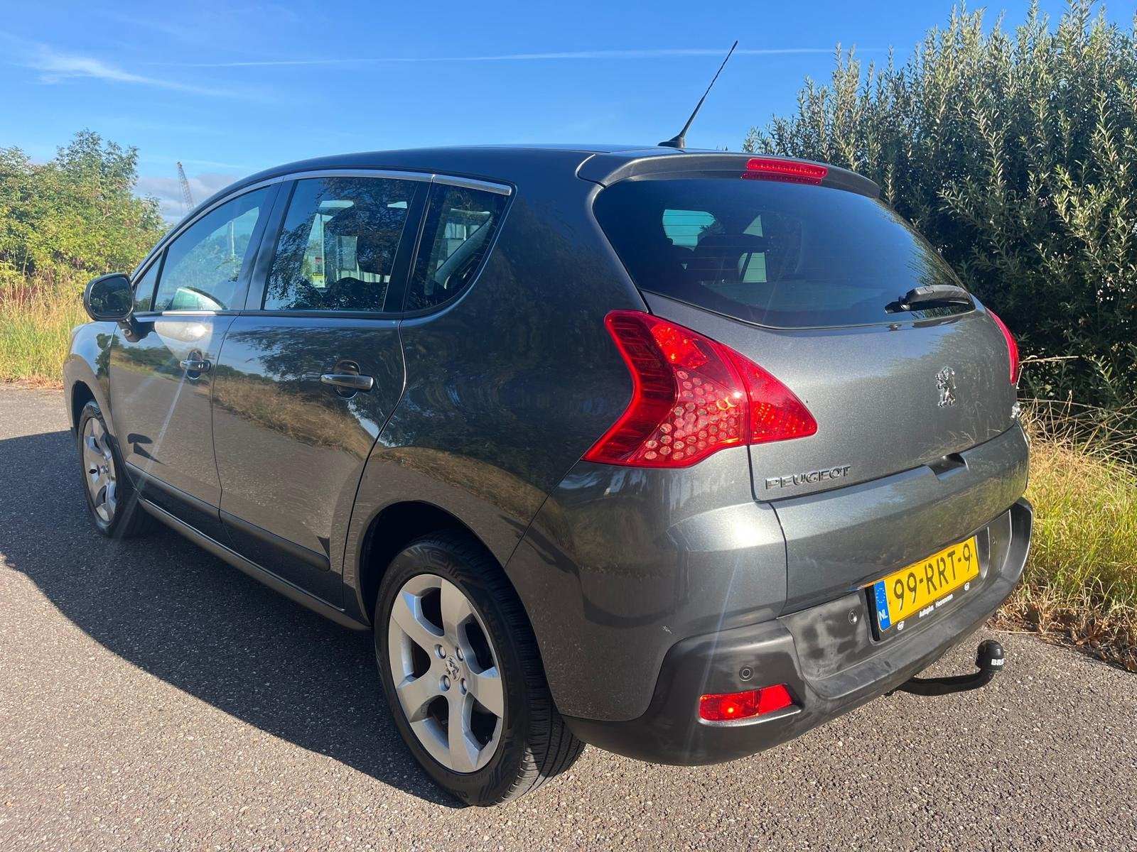 Peugeot 3008 1.6 VTi | Clima | Cruise | Trekhaak | Nieuwe ap, Voorwielaandrijving, Gebruikt, Handgeschakeld, MPV