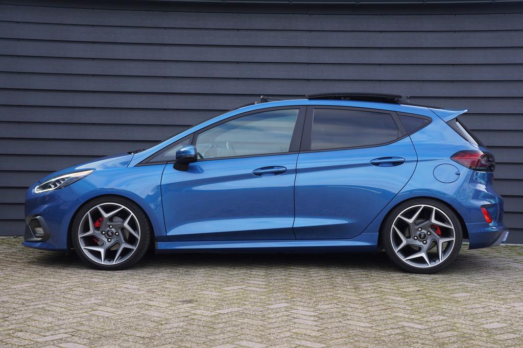 Ford Fiesta 1.5 EcoBoost ST-3 - RECARO - PANODAK - B&O - 240, Auto's, Ford, Voorwielaandrijving, Blauw, Bedrijf, Onderhoudsboekje