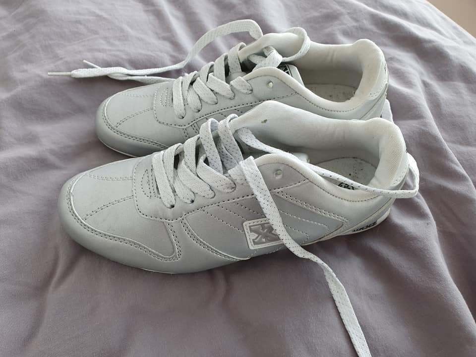Zilverkleurige sneakers maat 37, Overige kleuren, DEXY, Ophalen of Verzenden, Sneakers of Gympen
