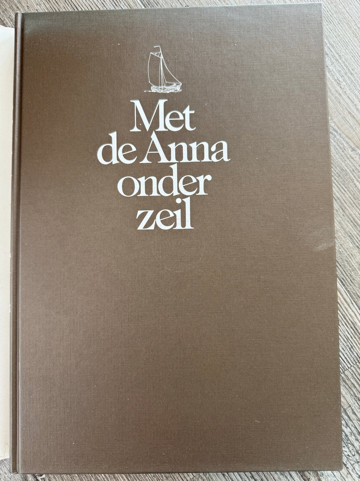 Met de Anna onder zeil - 1e druk 1980, Boeken, Ophalen of Verzenden, Gelezen