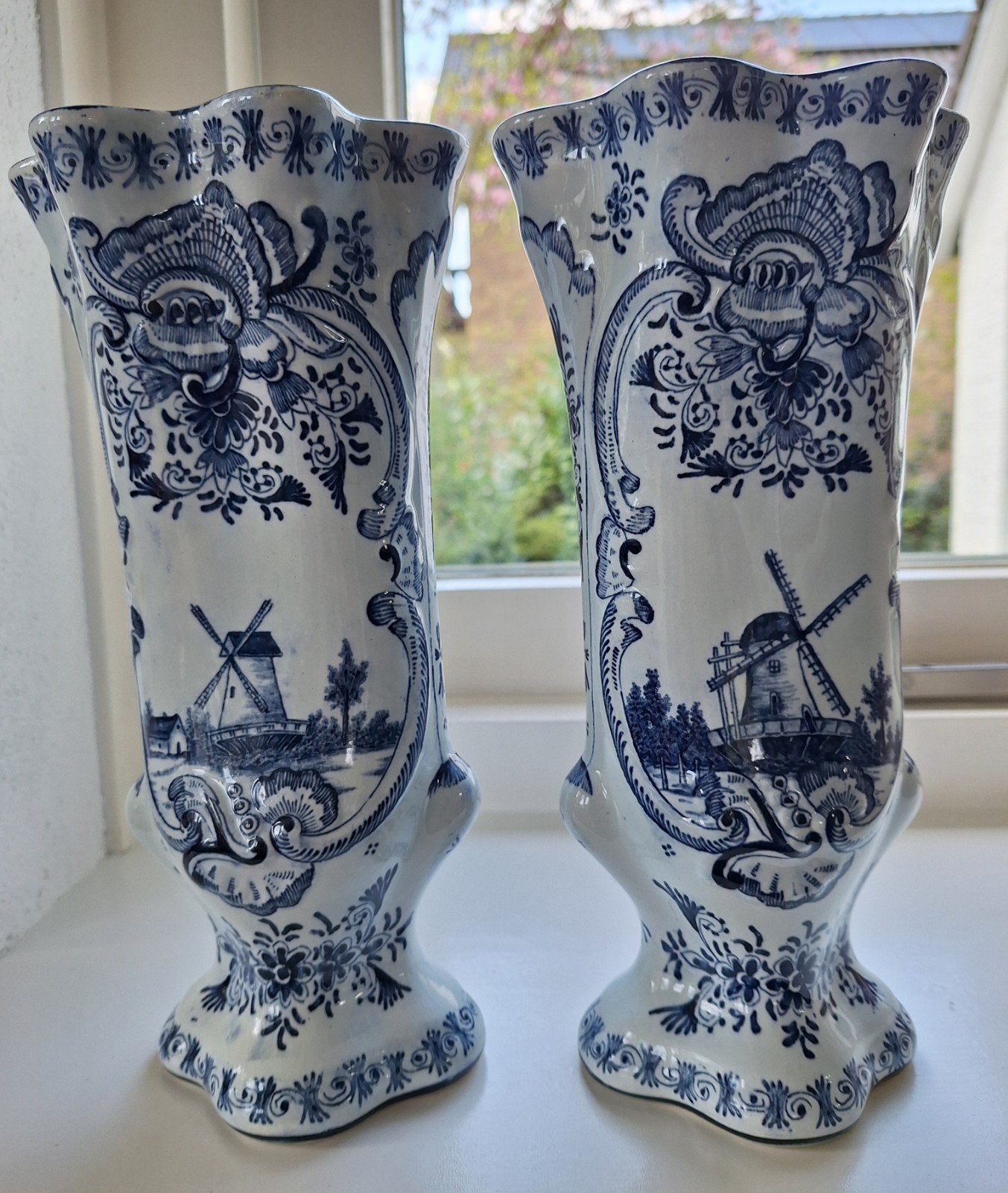 2 prachtige oude vazen - Delfts blauw - gaaf - hoogte 26 cm., Ophalen of Verzenden