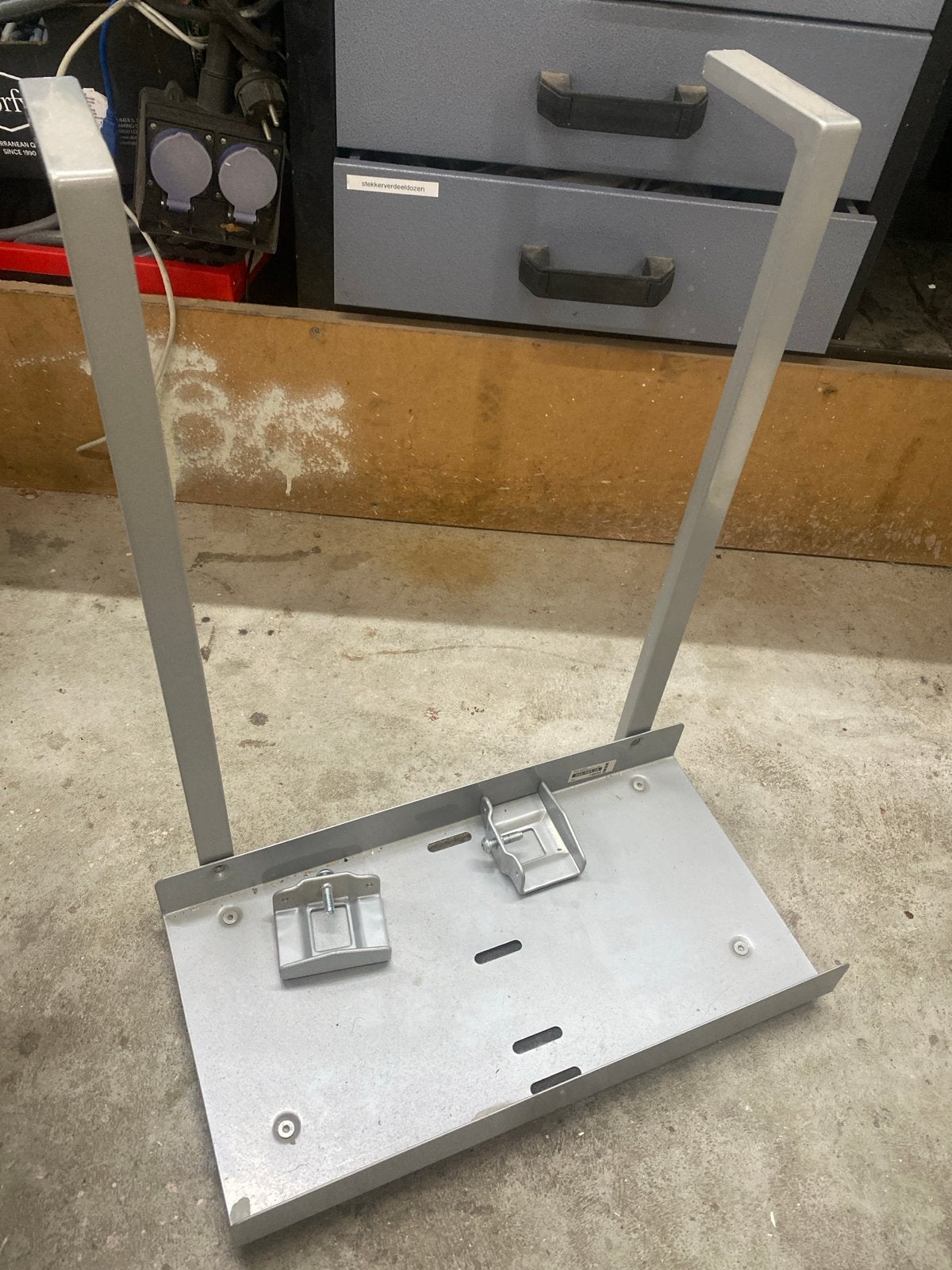 IKEA computer beugel voor onder bureau - Grijs metaal, Ophalen, Gebruikt, Metaal, IKEA