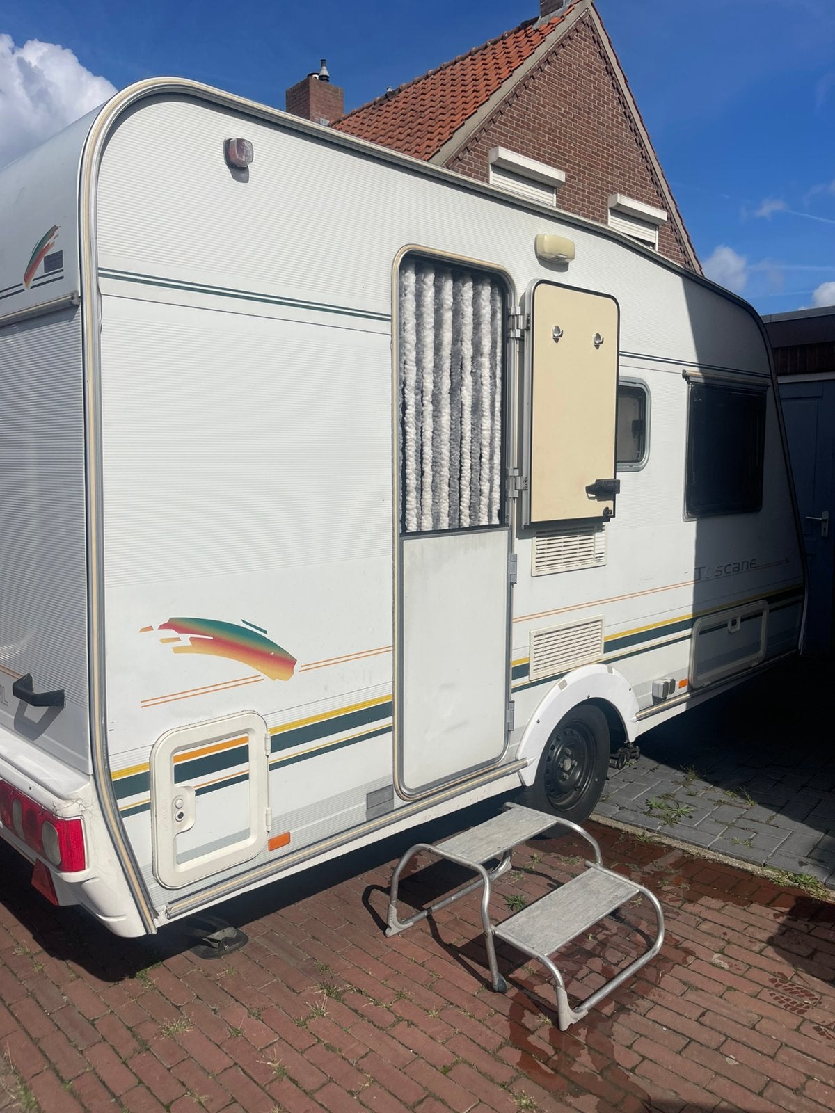 Caravan Swift Toscane 400 3 - 4 persoons incl. voortenr, Caravans en Kamperen, Caravans, Rondzit, Omvormbare zithoek, 750 - 1000 kg