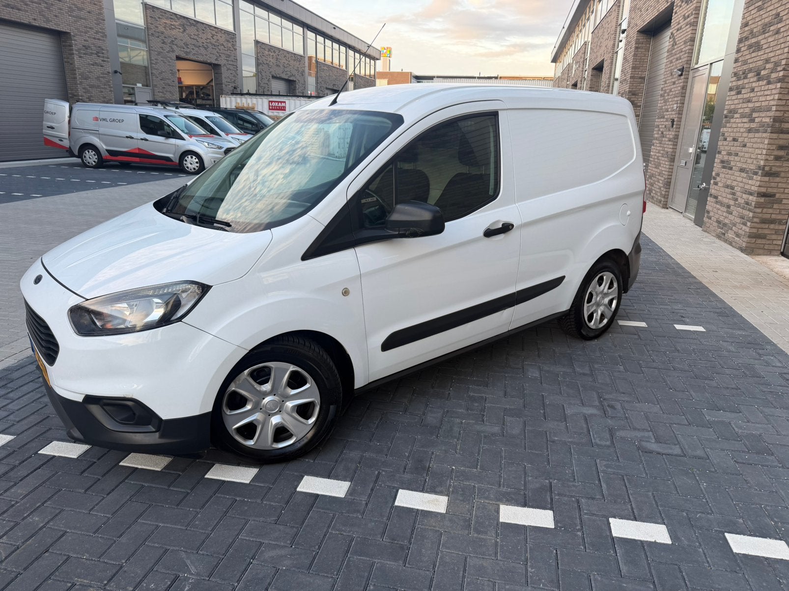 Ford Transit Courier 1.5 Tdci 75pk 2019 Euro6, Voorwielaandrijving, Dealer onderhouden, Stof, 74 pk