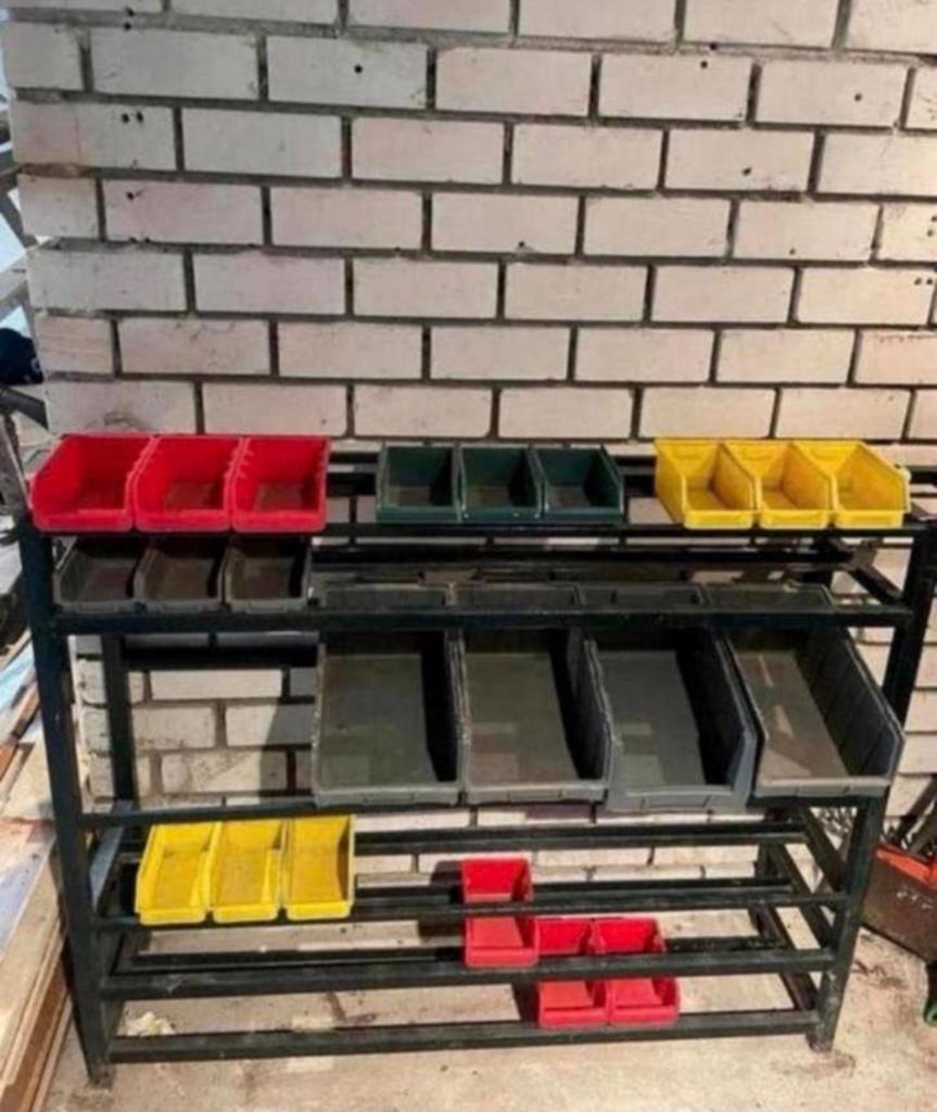 Rek voor gereedschap / rek / bakken /opbergrek, Ophalen, Zo goed als nieuw