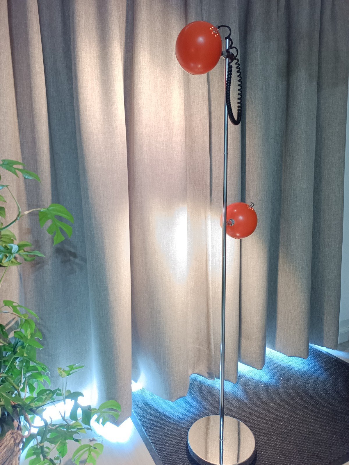 Vloerlamp met 2 bollen oranje, Huis en Inrichting, Lampen | Vloerlampen, Ophalen, Gebruikt, 100 tot 150 cm, E14 (klein)