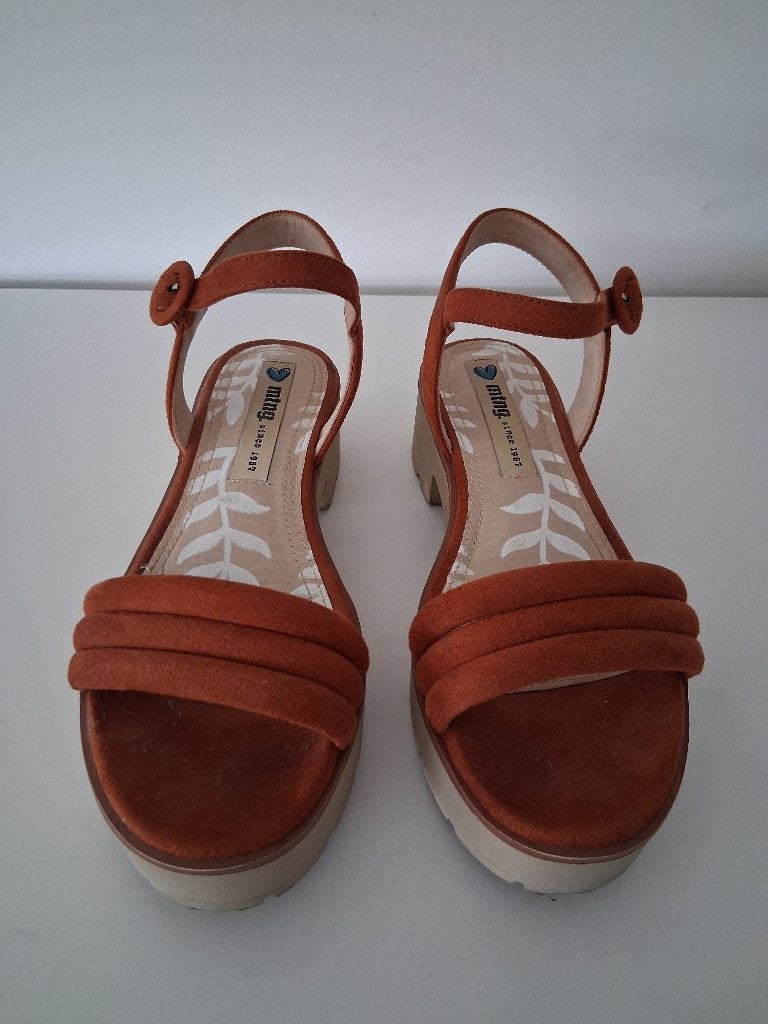 Mustang zomerschoenen in 2 kleuren mt.38 *ZGAN*, Kleding | Dames, Ophalen, Sandalen of Muiltjes, Zo goed als nieuw, Mustang