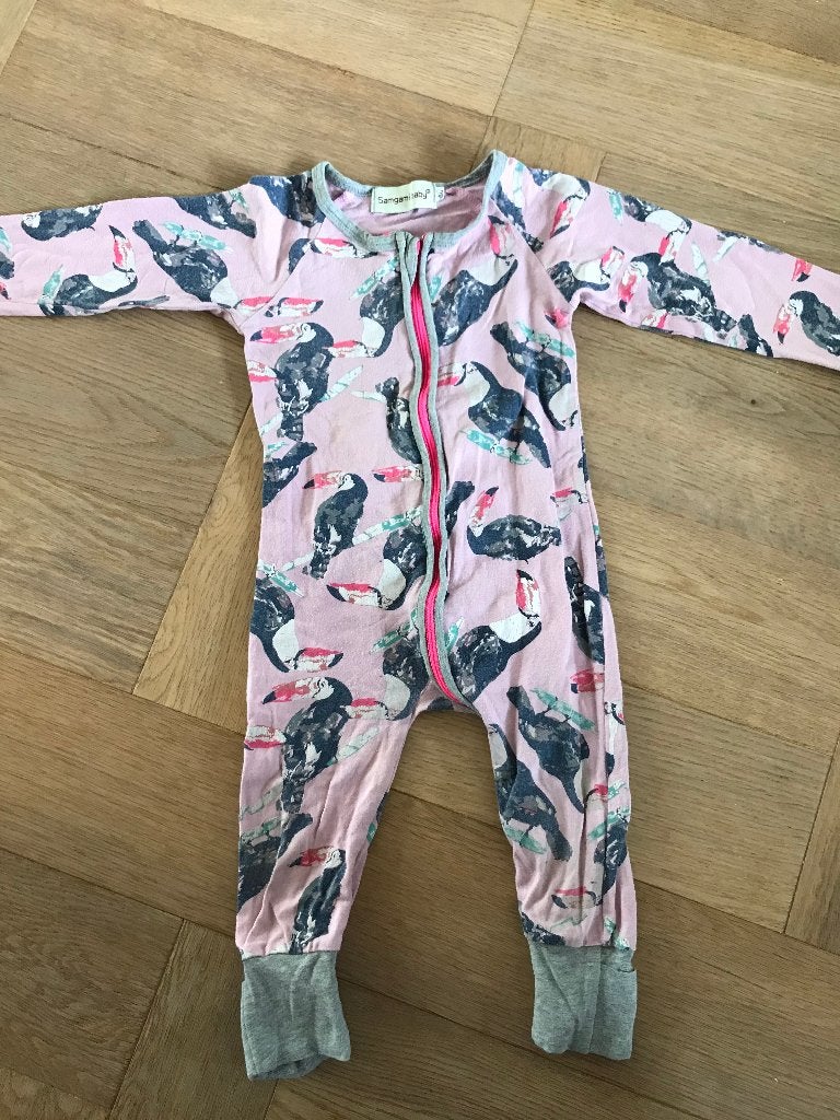 Leuke dunne lichtroze pyjama met kaketoes maat 80, Nacht- of Onderkleding, Gebruikt, Samgami baby, Meisje