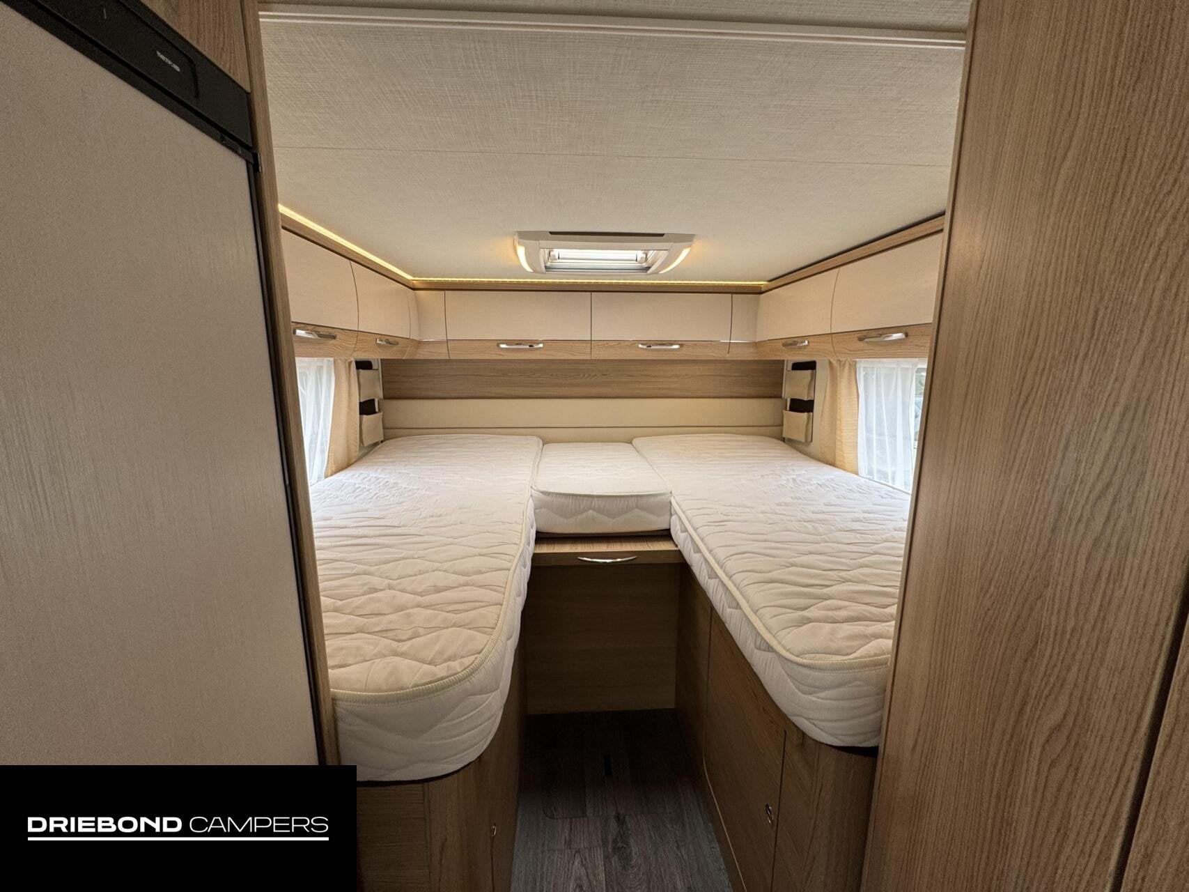 Lmc T662 Grey Selection 9T-Automaat Enkele Bedden Luifel Fie, Automaat, Airbags, 7 tot 8 meter, Bedrijf