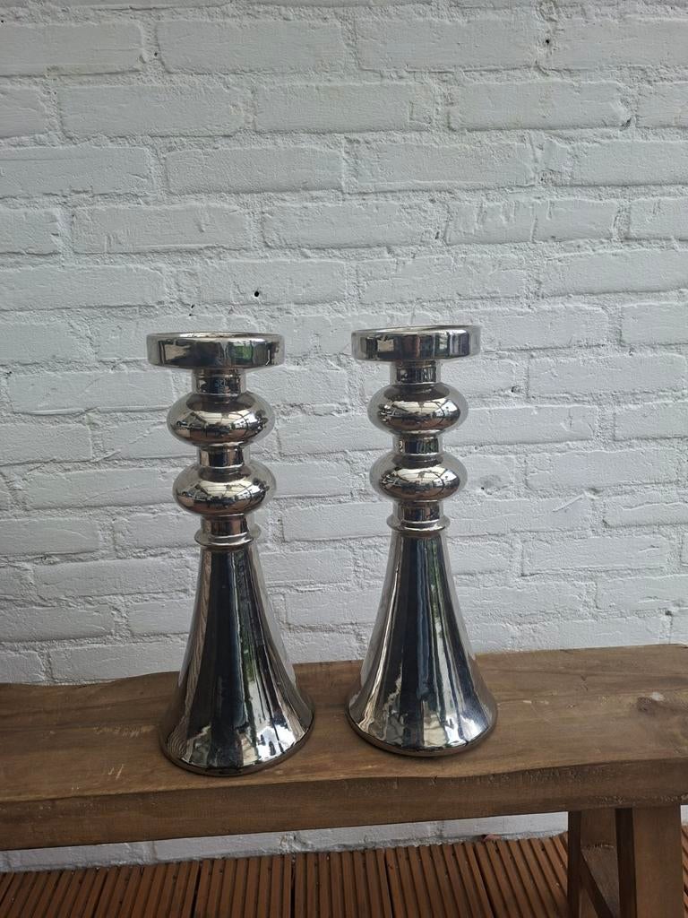 Set van 2 zilverkleurige kandelaars - 40cm hoog, Ophalen of Verzenden