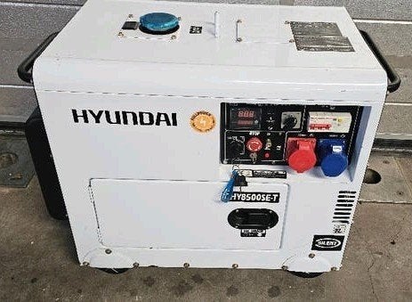 Hyundai 7900 Watt Diesel Generator - Aggregaat 400/230/12 V, Dieselolie, Geluidgedempt, Ophalen of Verzenden, Zo goed als nieuw
