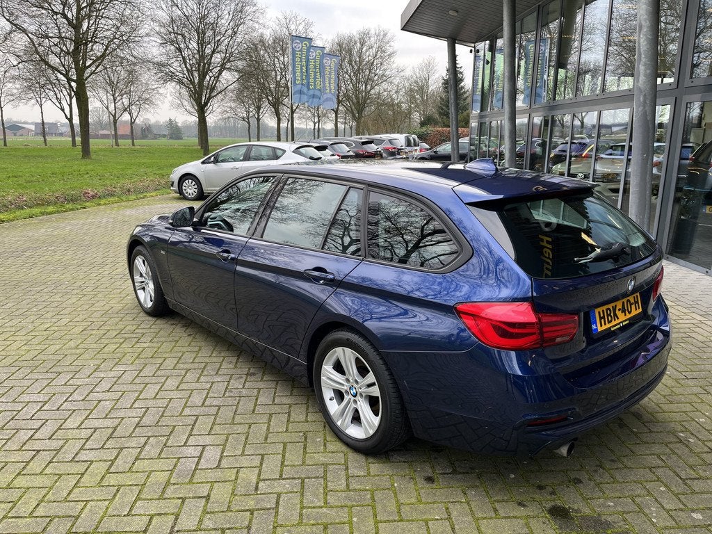 BMW 3 Serie Touring 318i Centennial High Executive | CRUISE, Auto's, BMW, Gebruikt, Blauw, 1445 kg, Handgeschakeld