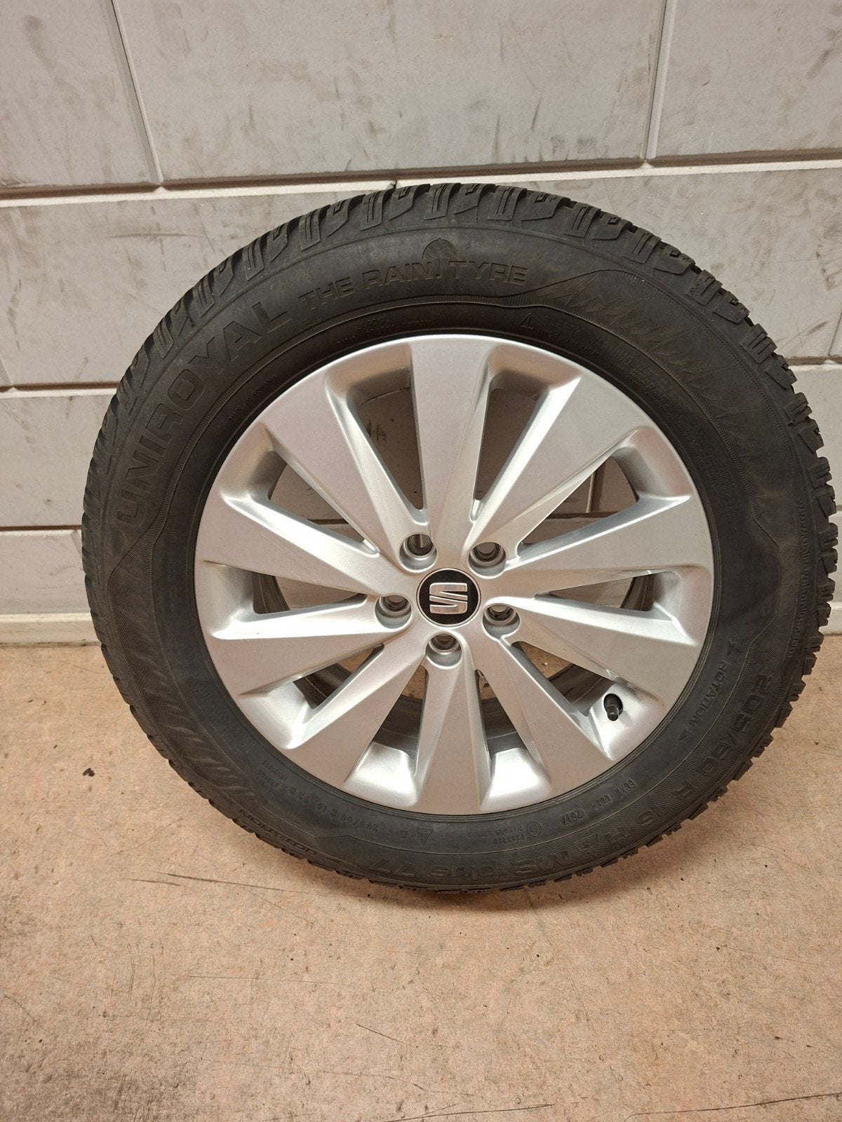 Seat lichtmetalen velgen met winterbanden, Auto-onderdelen, Banden en Velgen, Velg(en), 16 inch, 205 mm, Winterbanden