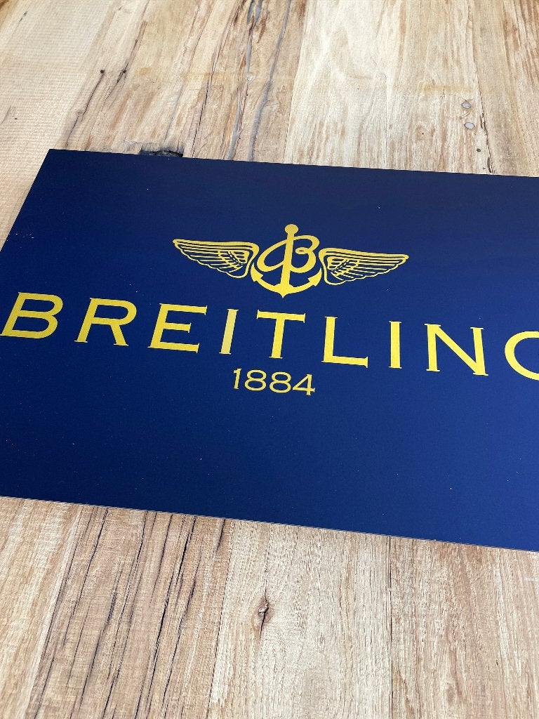 Reclamebord Breitling logo, aluminium, afmeting 40x57 cm, Ophalen of Verzenden, Nieuw, Reclamebord
