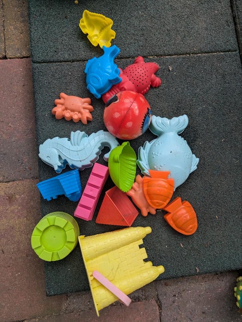 Zandspeelgoed set: Vormpjes, bal en kasteel, Ophalen
