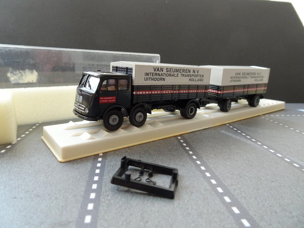712 brekina mercedes lp 333 van seumeren mammoet 1:87 truck, Ophalen of Verzenden, Zo goed als nieuw, Bus of Vrachtwagen, Brekina