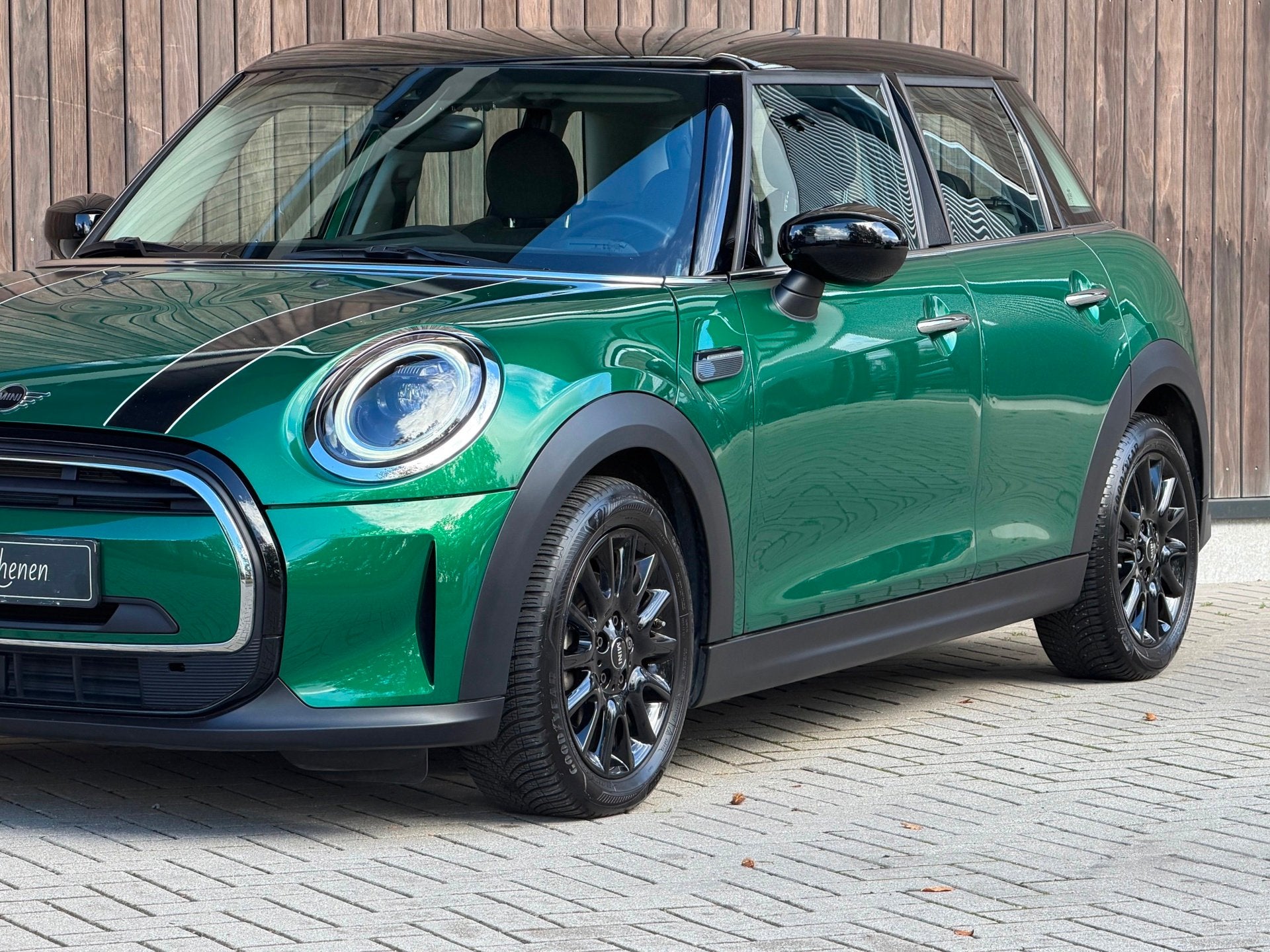 Mini 5-Deurs 1.5 Cooper Classic / Led / Half leder / Camera, Auto's, Dealer onderhouden, 136 pk, Gebruikt, Leder en Stof