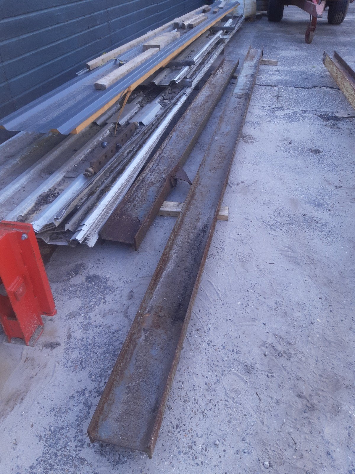 2 ipe balken 22x10 & 1 h balk 16x16, Ophalen