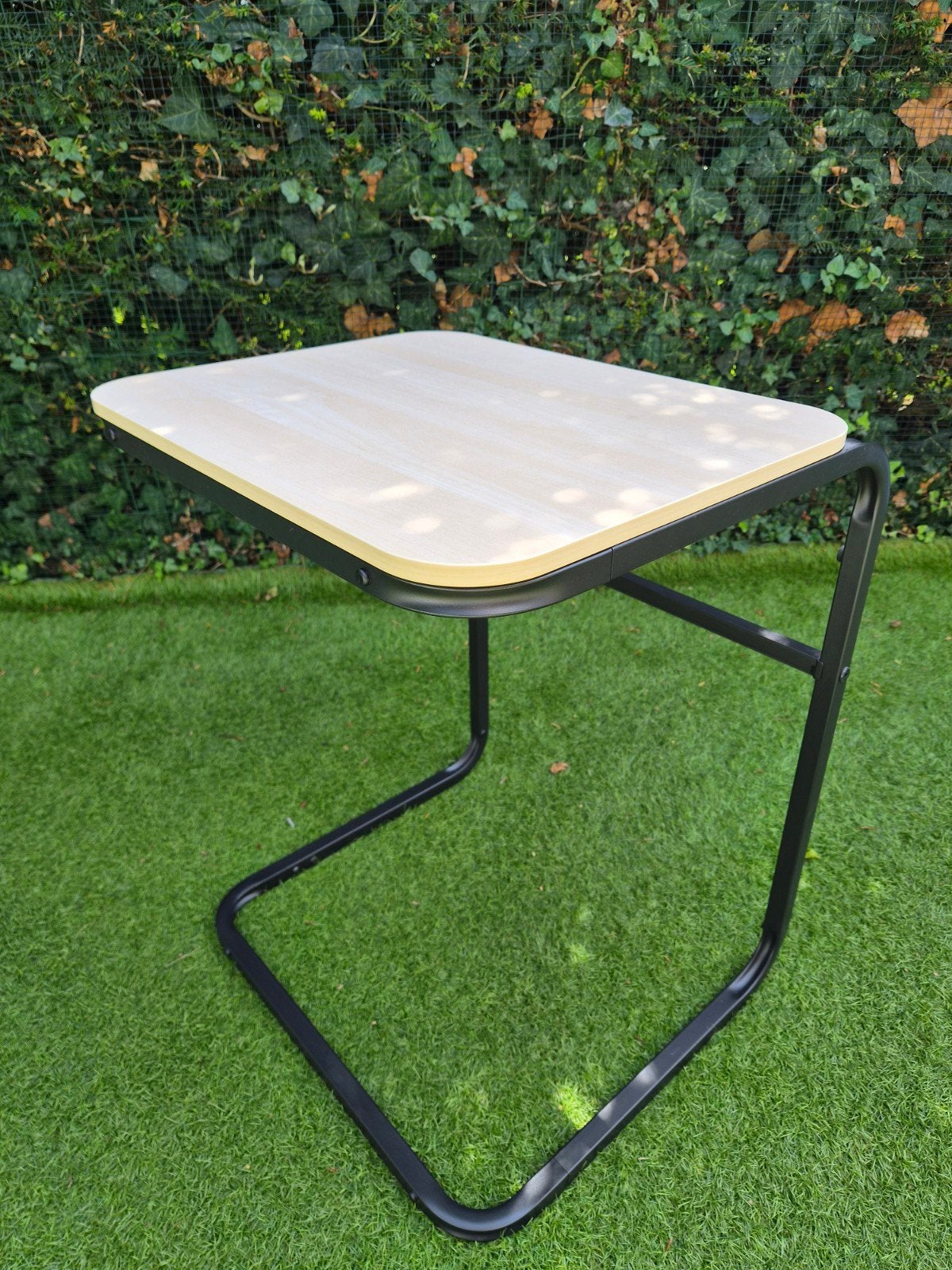IKEA OLSRED bijzettafel / laptoptafel, Ophalen, Modern, functioneel, 55 tot 75 cm, Zo goed als nieuw
