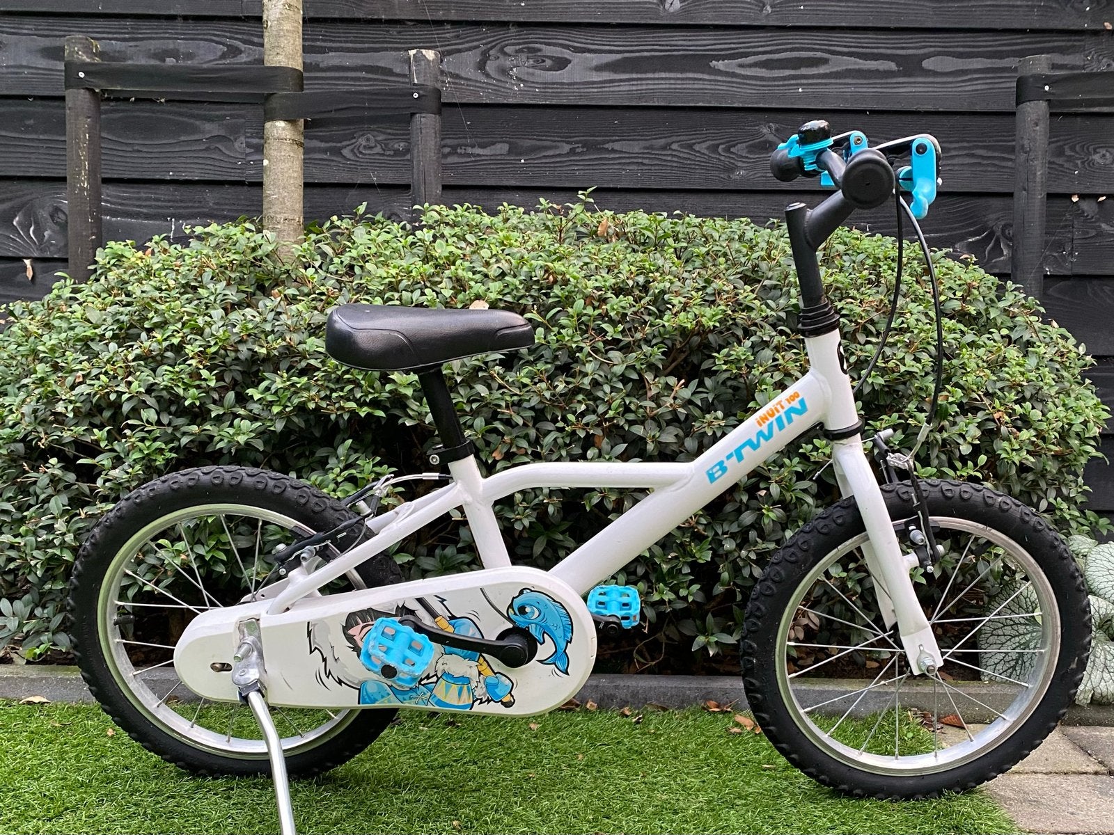 Btwin kinderfiets 16 inch - Wit met blauwe accenten, Fietsen en Brommers, Ophalen, Zo goed als nieuw, Velgrem, 16 tot 20 inch