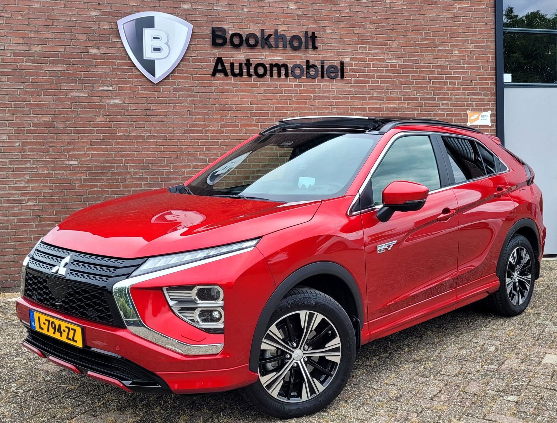 Mitsubishi Eclipse Cross 2.4 PHEV Instyle - Pano, Trekhaak,, Auto's, Automaat, 188 pk, 4 cilinders, 120 €/maand