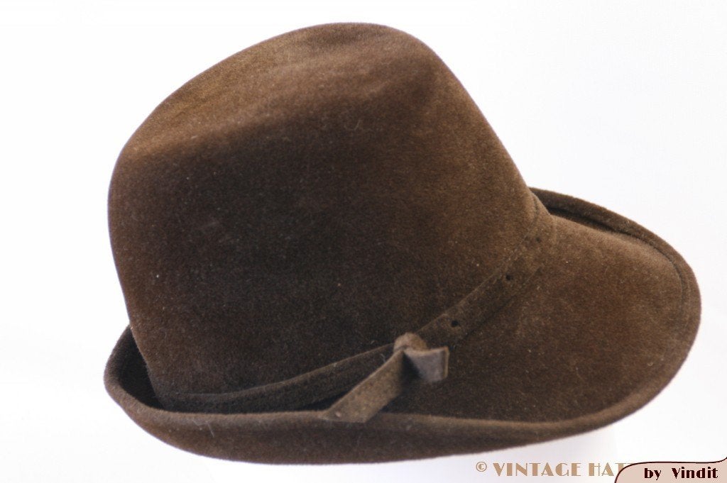 oude Vintage Dameshoed bruin fluweel 55 = S tot XS, Antiek en Kunst, Antiek | Kleding en Accessoires, Ophalen of Verzenden, Kinderen