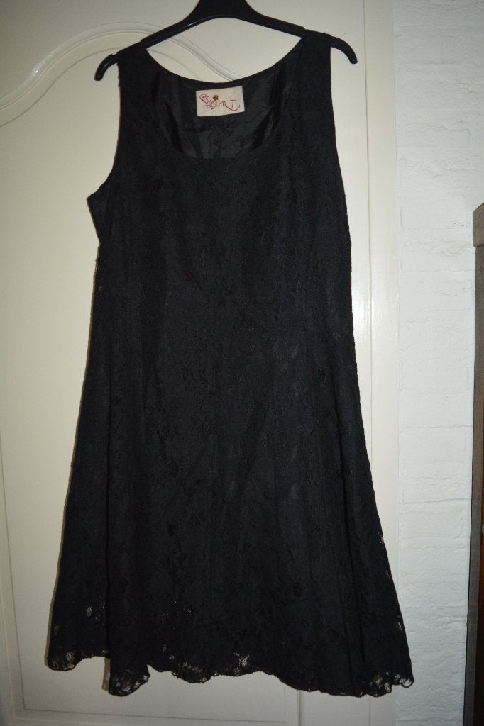 HeART, leuke zwart kanten jurk, mt 40, Kleding | Dames, Jurken, Maat 38/40 (M), Ophalen of Verzenden, Zo goed als nieuw, Knielengte