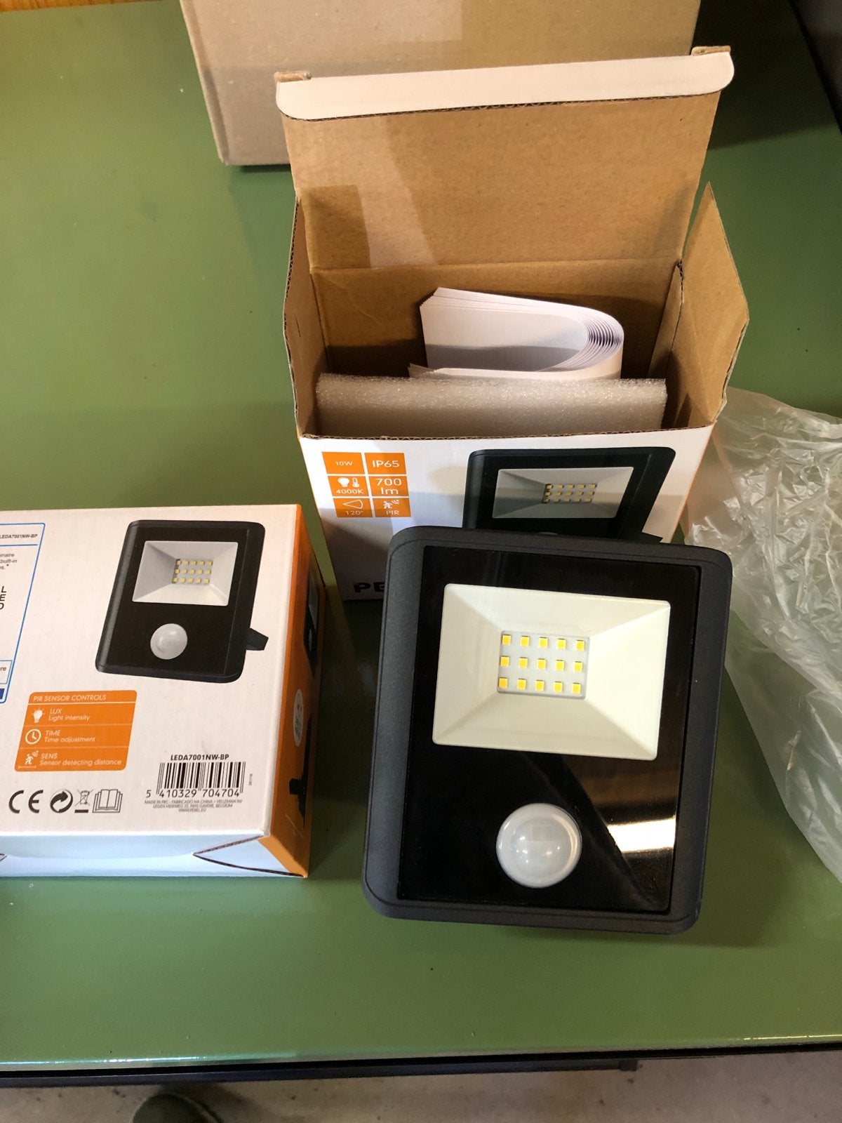 2 stuks Perel Outdoor LED Floodlight PIR 10W IP65, Overige materialen, Bewegingssensor, Minder dan 50 watt, Nieuw