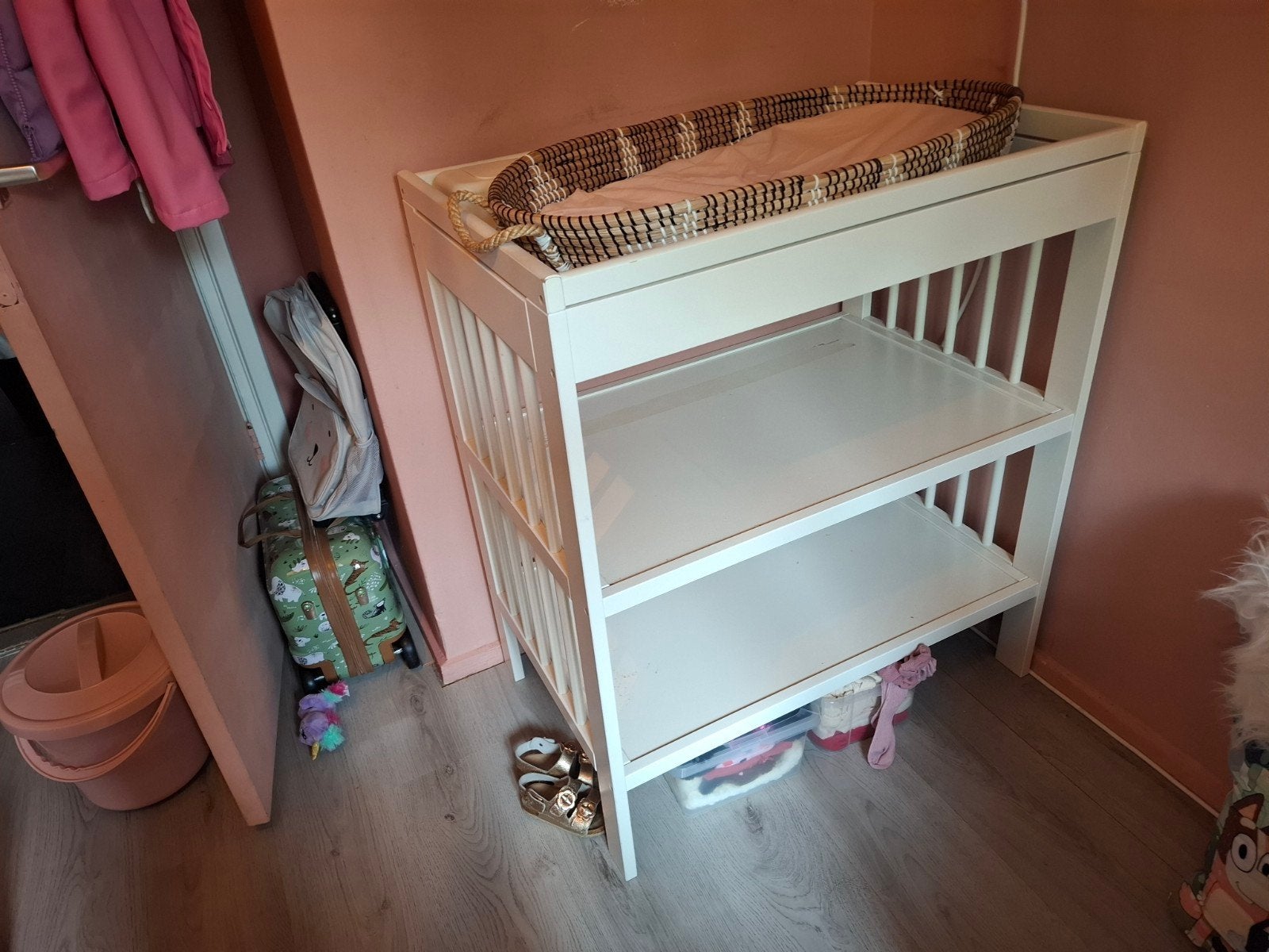 Gratis commode met mandje en aankleedkussen, Ophalen, Gebruikt, 50 tot 70 cm, 90 tot 105 cm