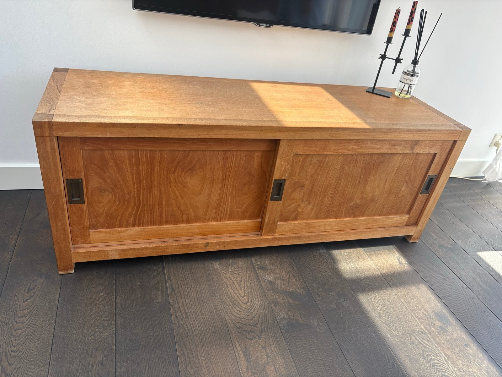 Houten TV meubel met schuifdeuren - 160x50x60 cm, Ophalen, Gebruikt, 150 tot 200 cm, Minder dan 100 cm