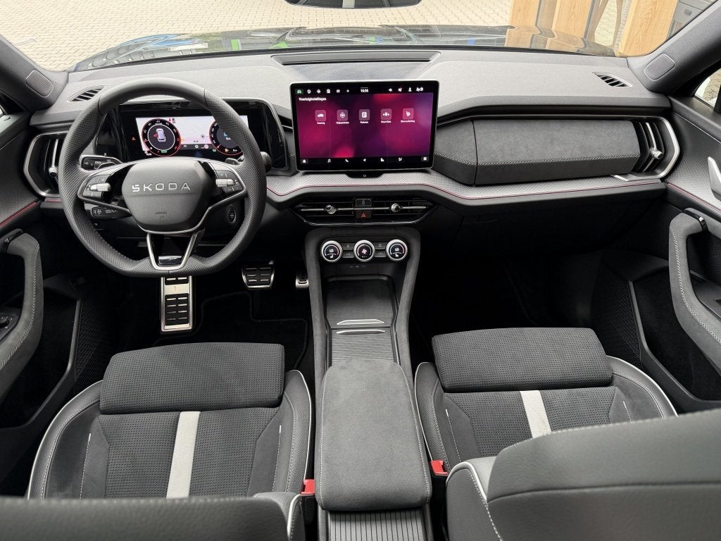 Skoda Kodiaq 1.5 TSI MHEV Sportline Business 7p 150PK DSG Pa, Auto's, Skoda, Euro 6, 4 cilinders, 150 pk, 7 stoelen