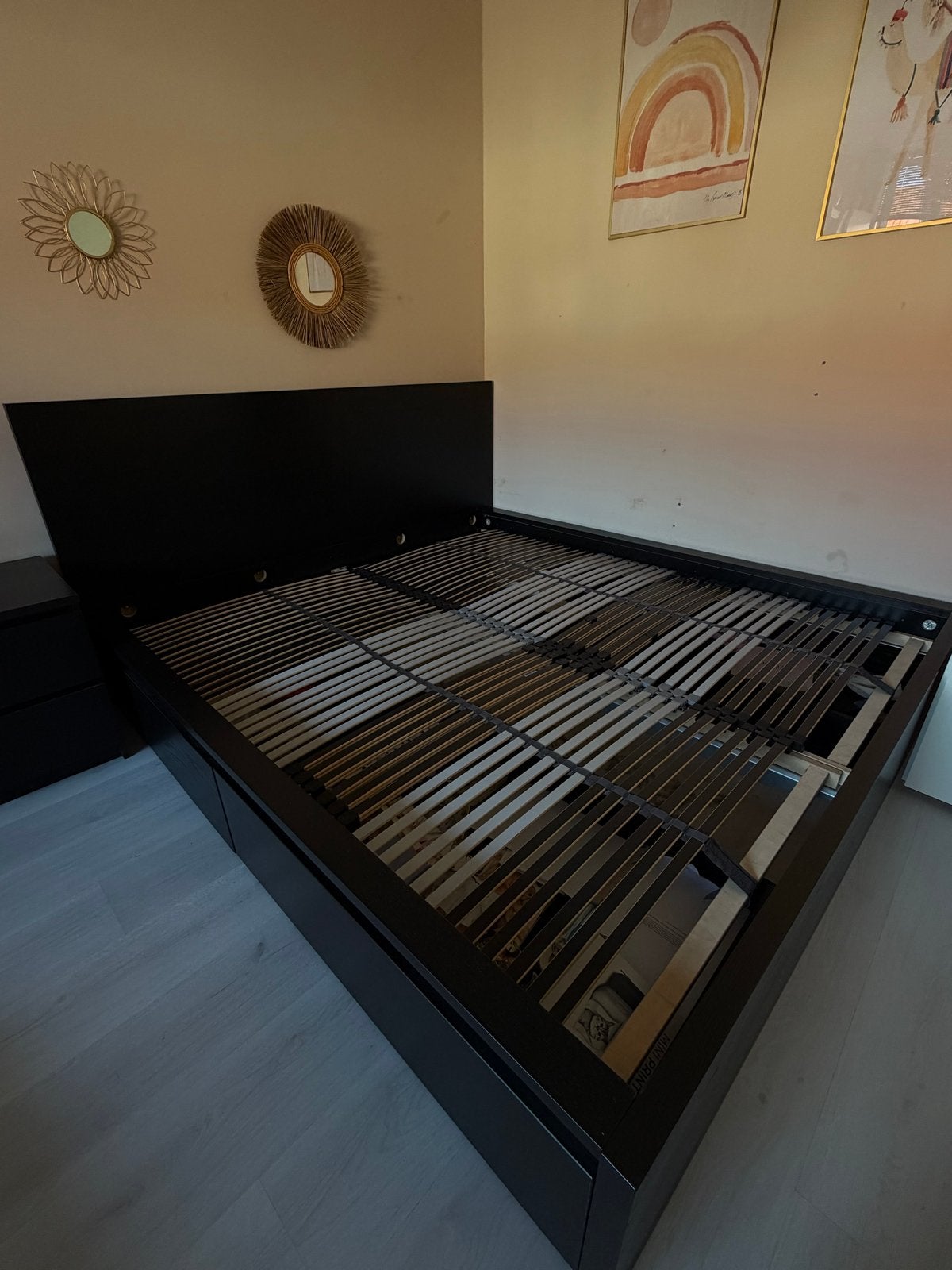 Ikea malm bed met 4 lades plus 2 nachtkastjes, Ophalen, Gebruikt, Zwart, Tweepersoons