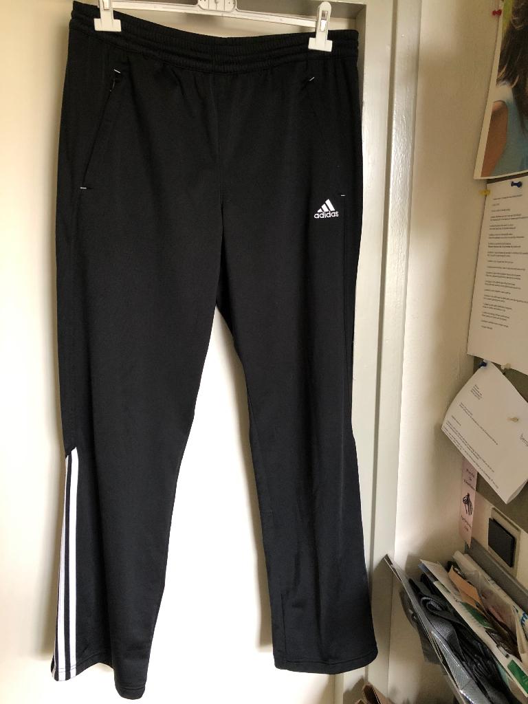 trainingsbroek Adidas L/XL zwart/wit, Kleding | Heren, Sportkleding, Zwart, Maat 56/58 (XL), Ophalen of Verzenden, Zo goed als nieuw