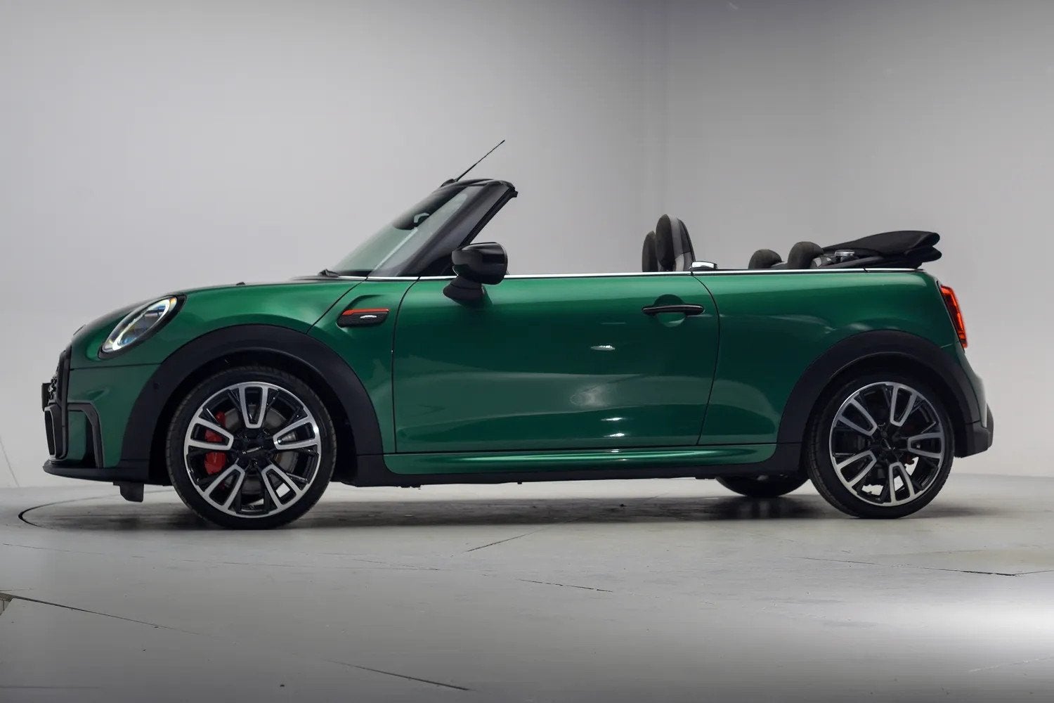 MINI Cabrio 2.0 231pk John Cooper Works Aut. [ HUD H/K Navi, Auto's, Mini, Automaat, 1998 cc, Gebruikt, Cabriolet