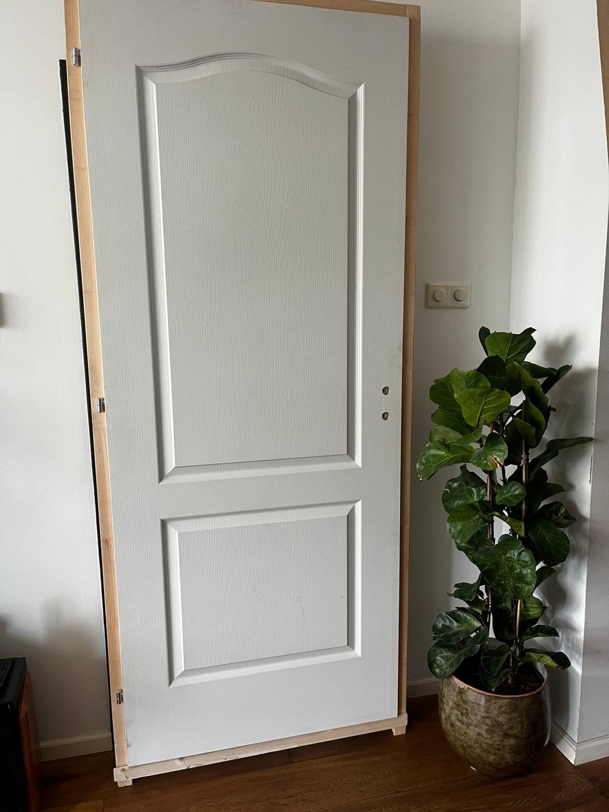 Landelijke opdekdeur met massief houten kozijn – 83x204 cm, Doe-het-zelf en Verbouw, Deuren en Horren, Ophalen, Zo goed als nieuw