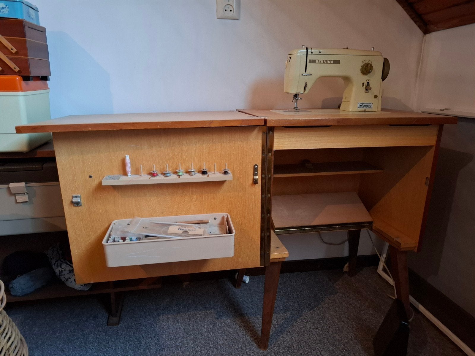 Bernina Naaimachine in Houten Kast, Ophalen, Gebruikt, Naaimachine, Bernina