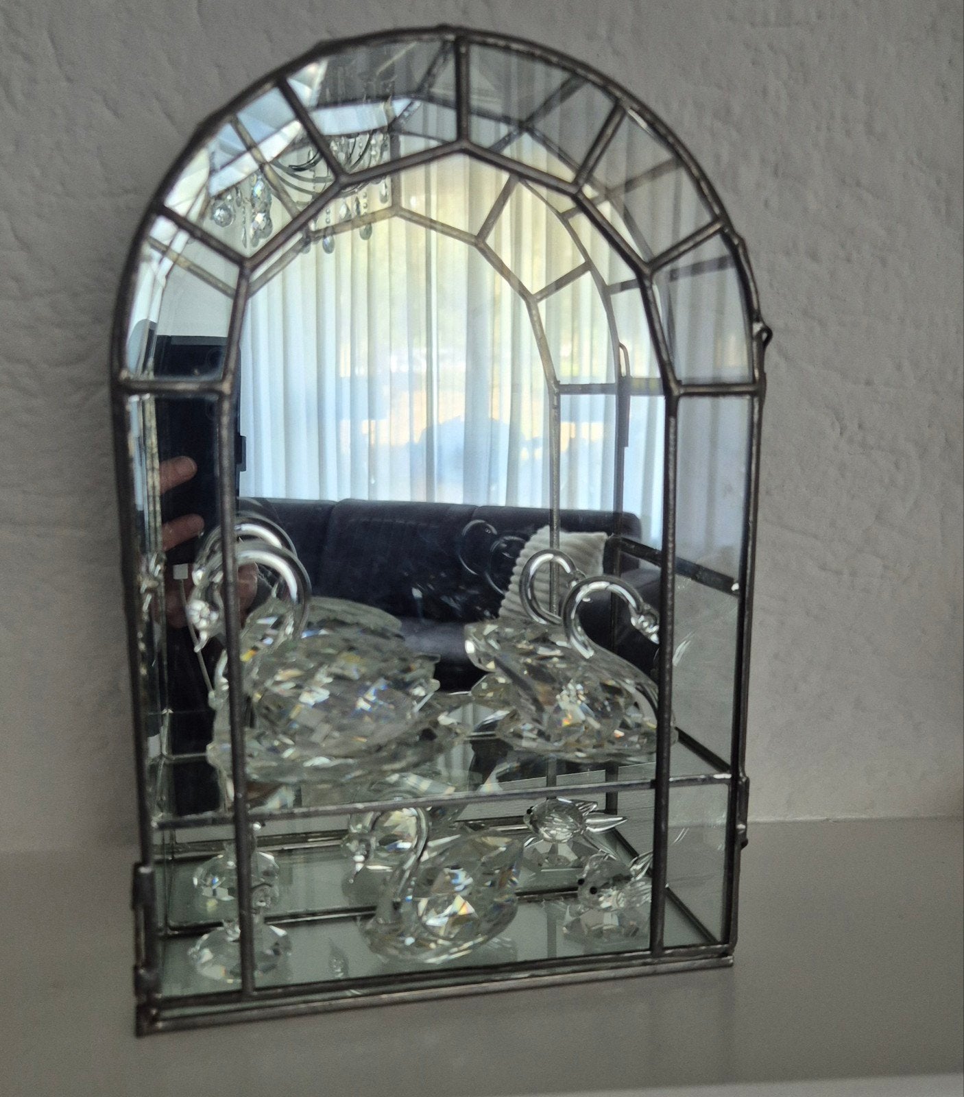 Glazen vitrine met kristal zwanen en dieren, Ophalen
