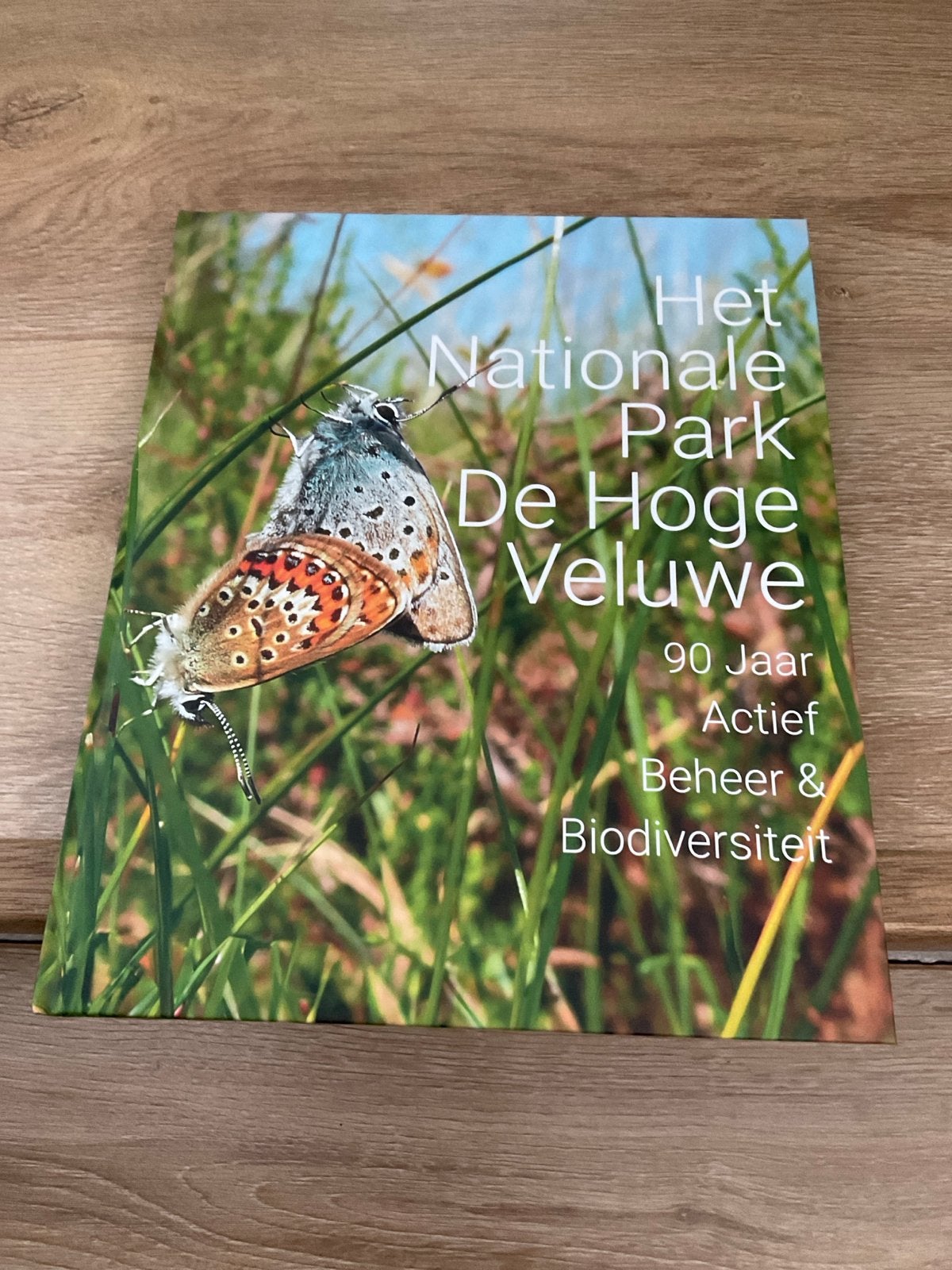 Het Nationale Park De Hoge Veluwe - 90 Jaar Actief Beheer, Boeken, Ophalen of Verzenden, Zo goed als nieuw, Wandel- of Recreatiegebieden