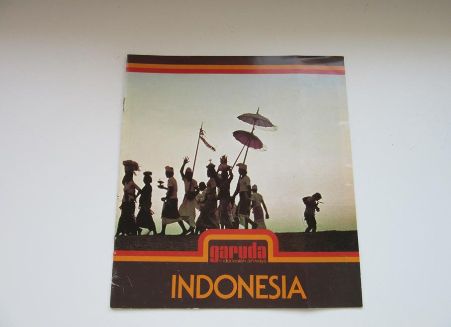 Garuda Indonesian Airways brochure Indonesia, Verzamelen, Verzenden, Gebruikt, Overige typen